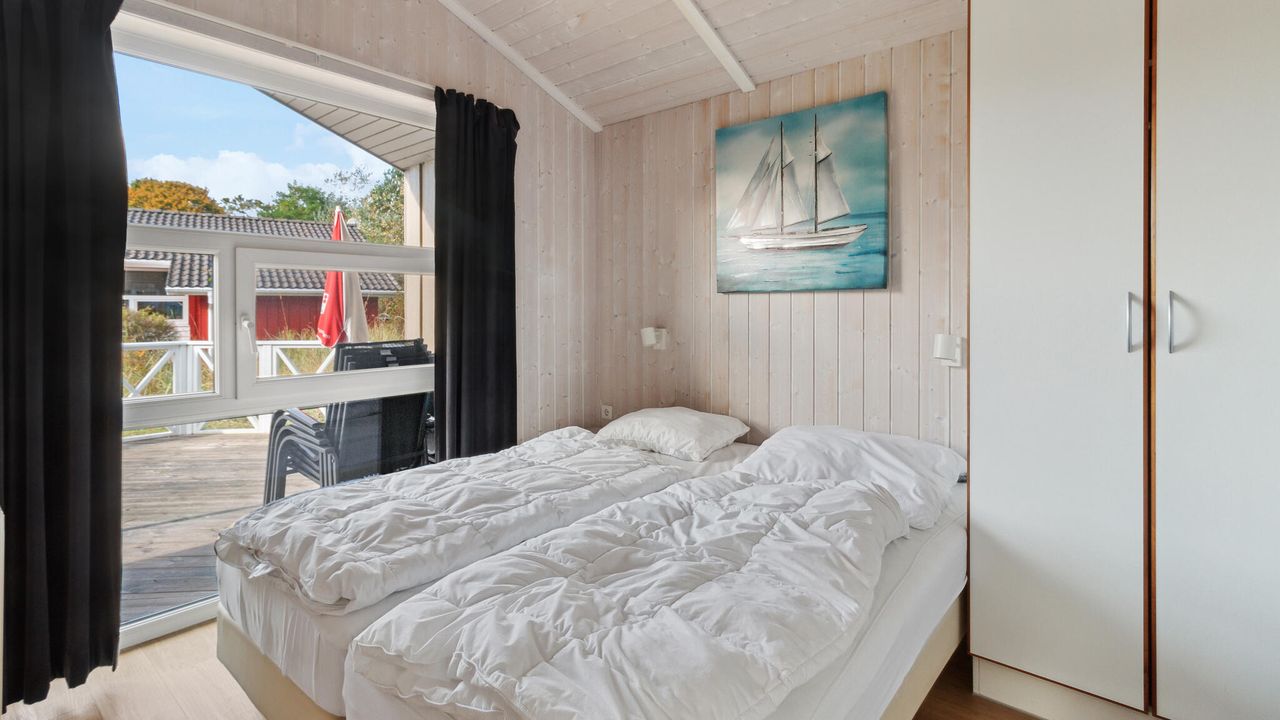 bedroom bedroom
